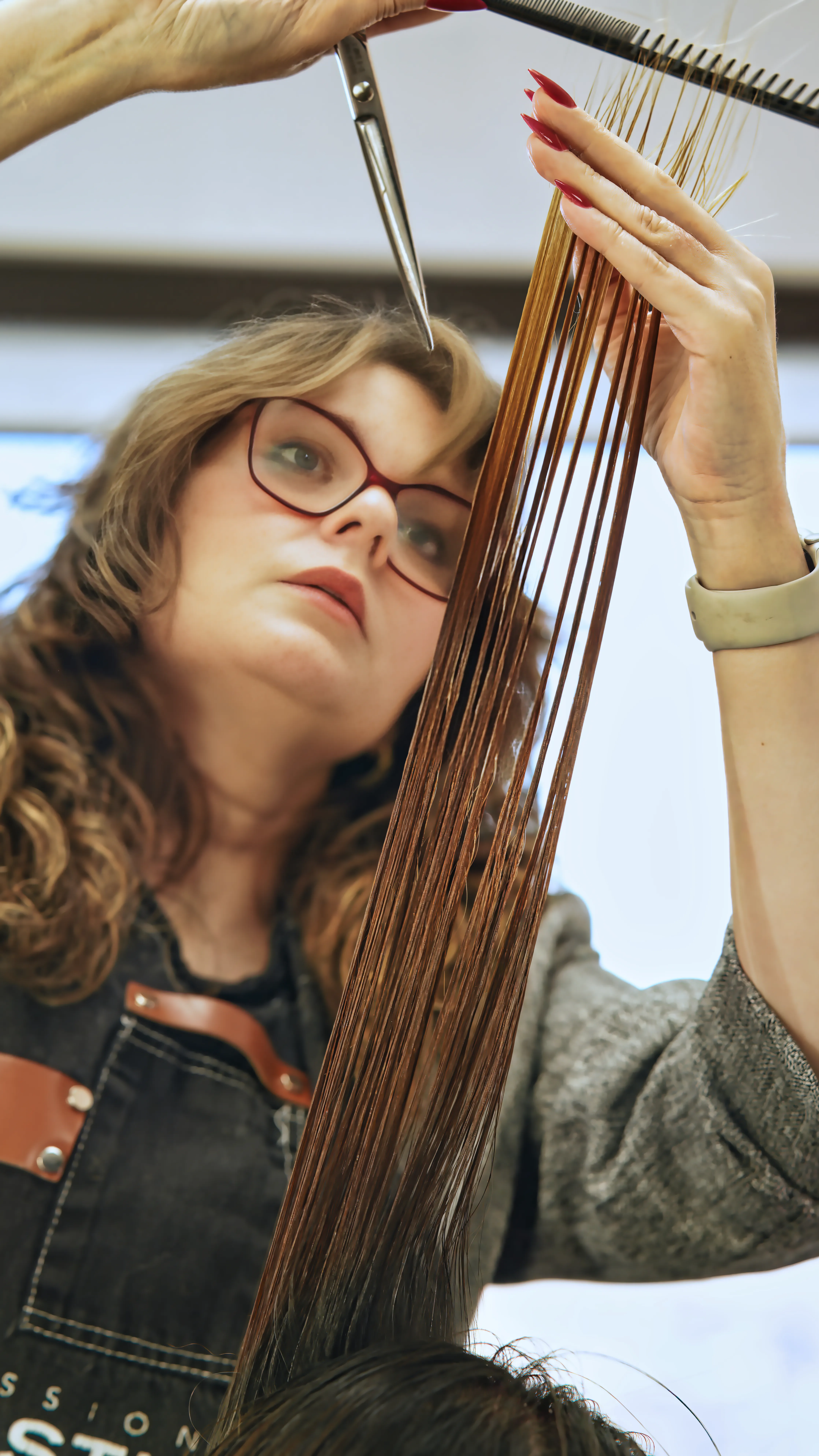 Lauren Cleveland cutting hair